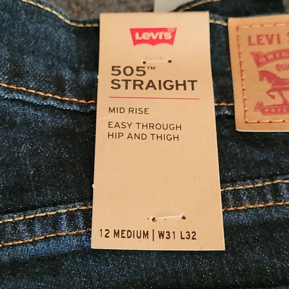 Levi's - Picture 3 of 3